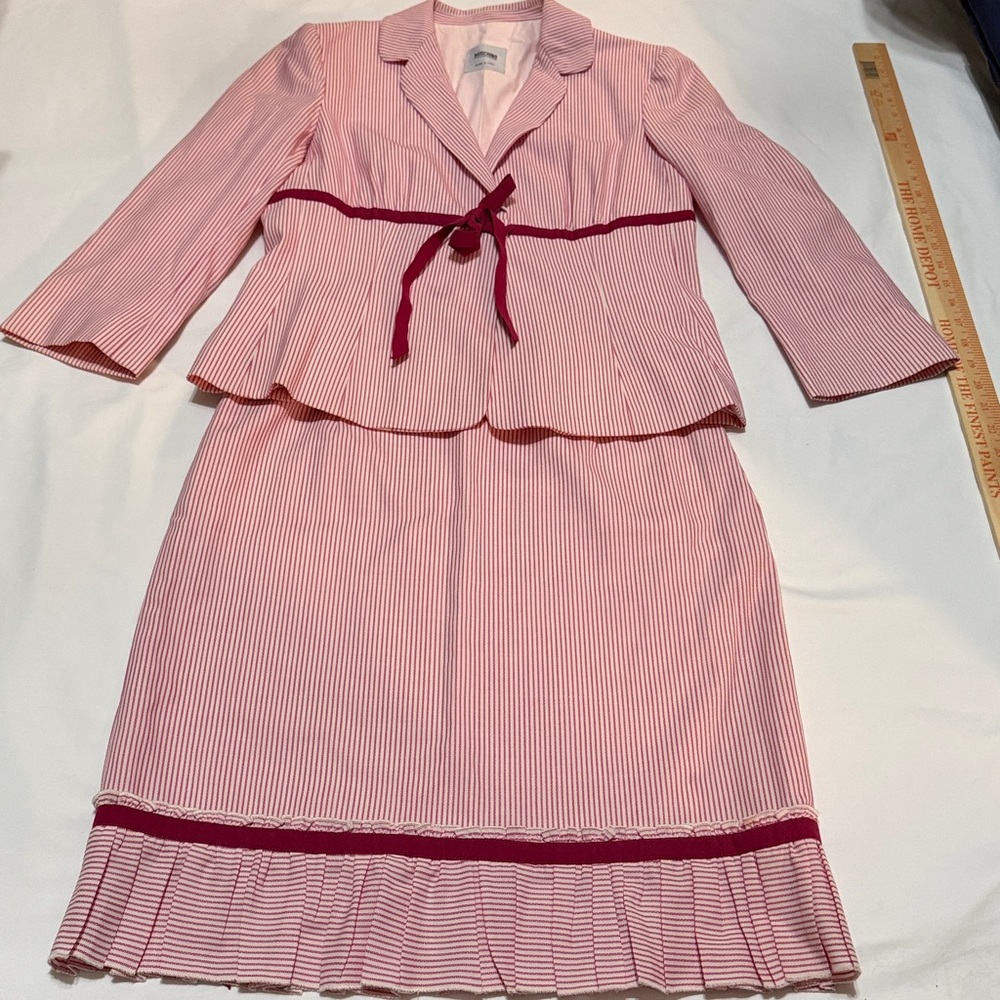 Moschino 2 Piece Set Blazer & Skirt Virgin Wool size 10 Like new